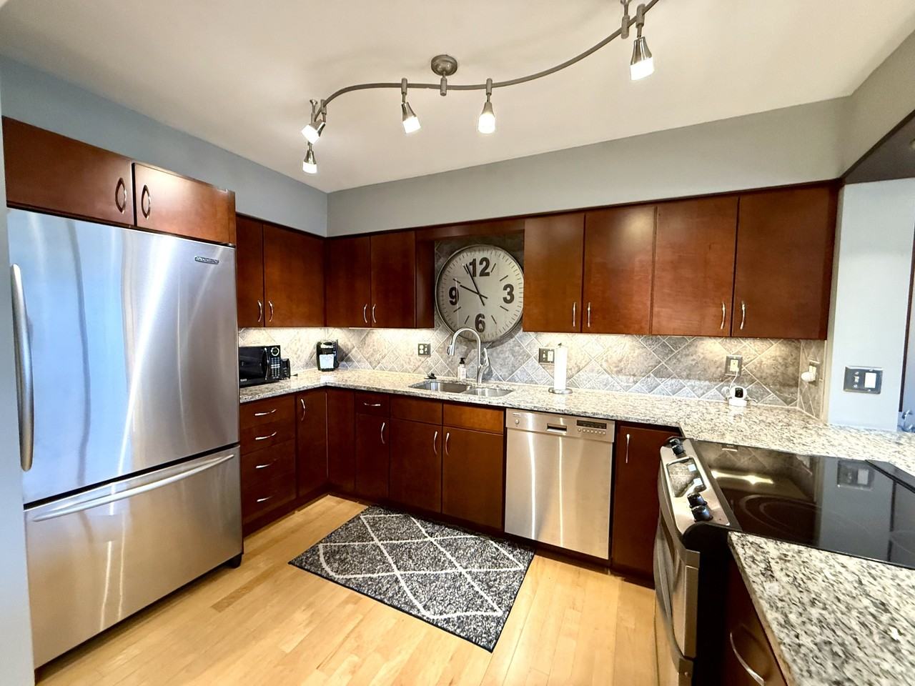 803 W 48th St #1003 - Photo 3 of 15