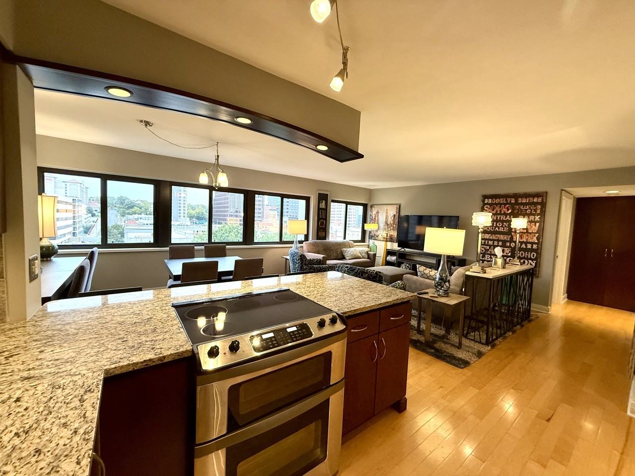 803 W 48th St #1003 - Photo 4 of 15