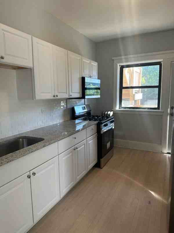 4421 N Paulina St #4421-2 - Photo 2 of 26