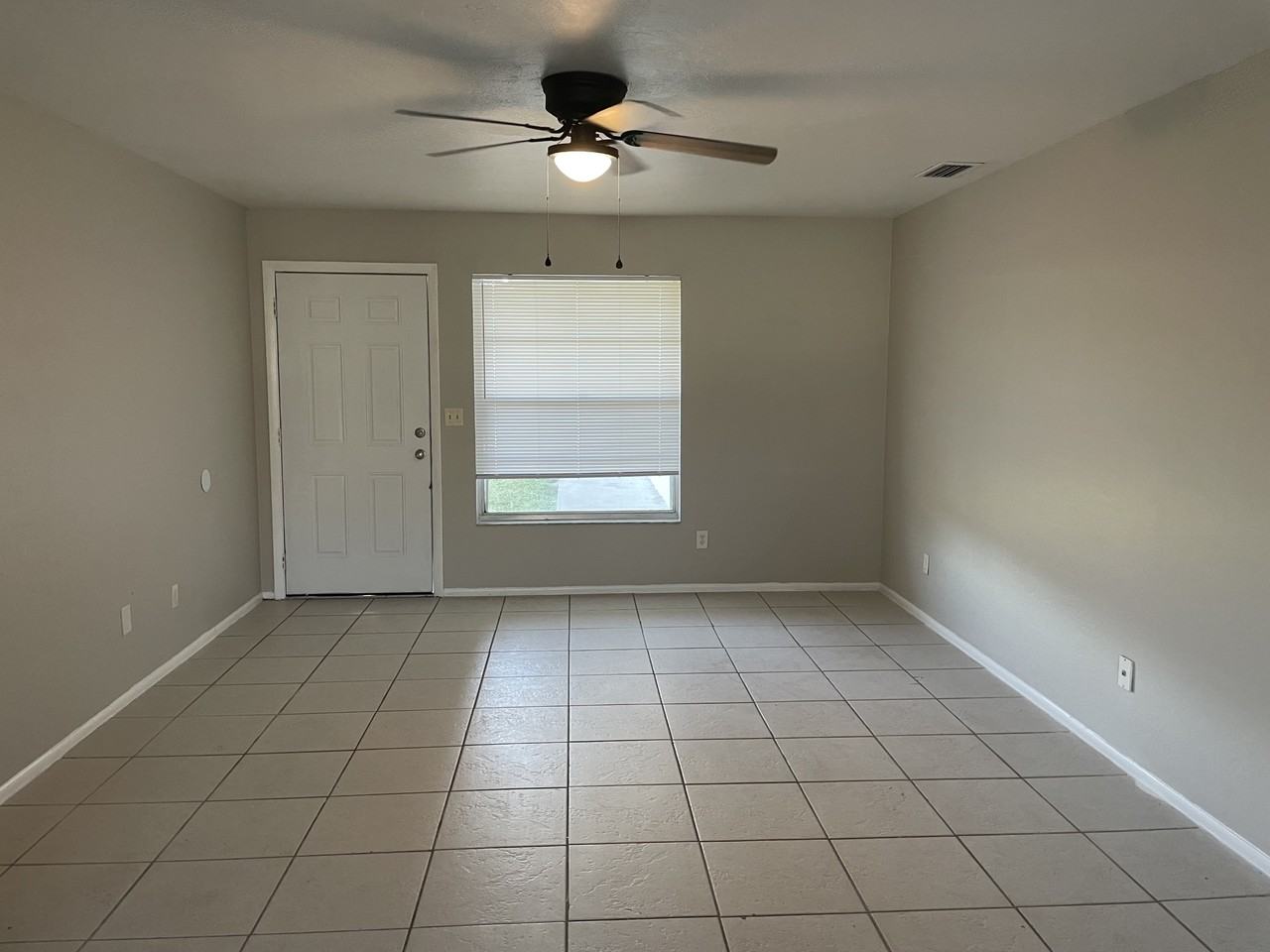 406 Northeast 24th Place #2 - Photo 3 of 13