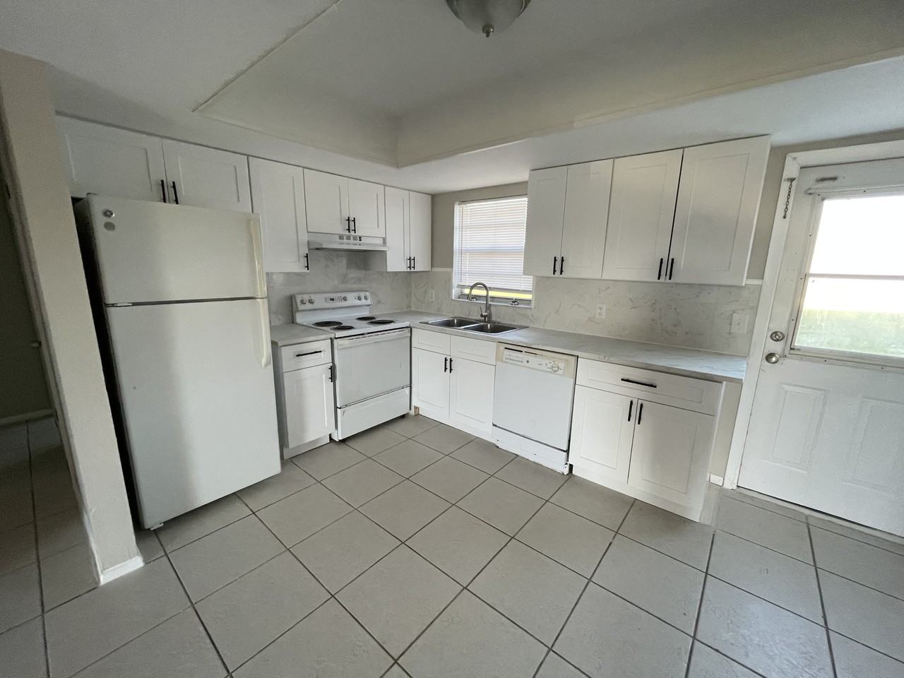 406 Northeast 24th Place #2 - Photo 4 of 13