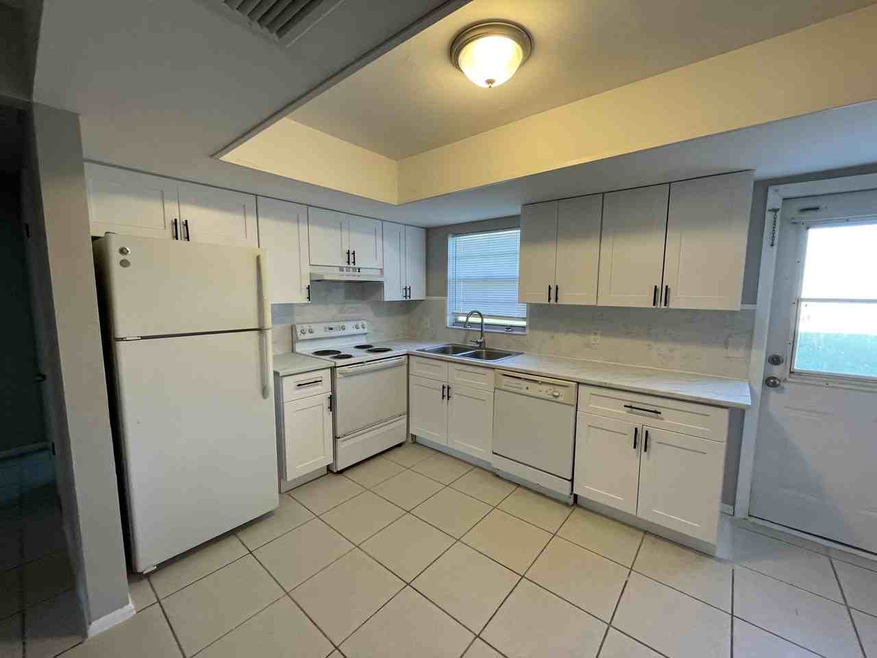 406 Northeast 24th Place #2 - Photo 5 of 13