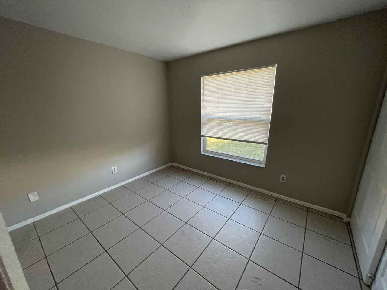 406 Northeast 24th Place #2 - Photo 6 of 13