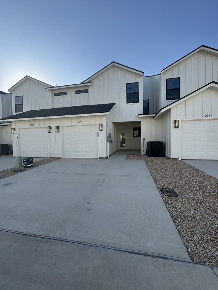 5811 5811 South 31st StreetUnit 203 #203 - Photo 2 of 33