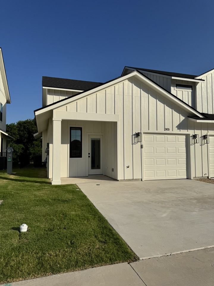 5811 5811 South 31st StreetUnit 305 #305 - Photo 2 of 35