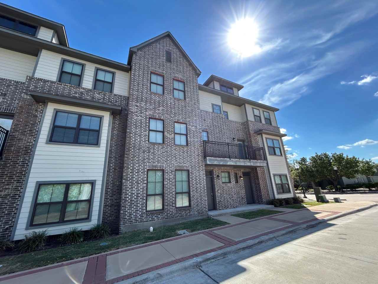 632 Clay St #C - Photo 2 of 14