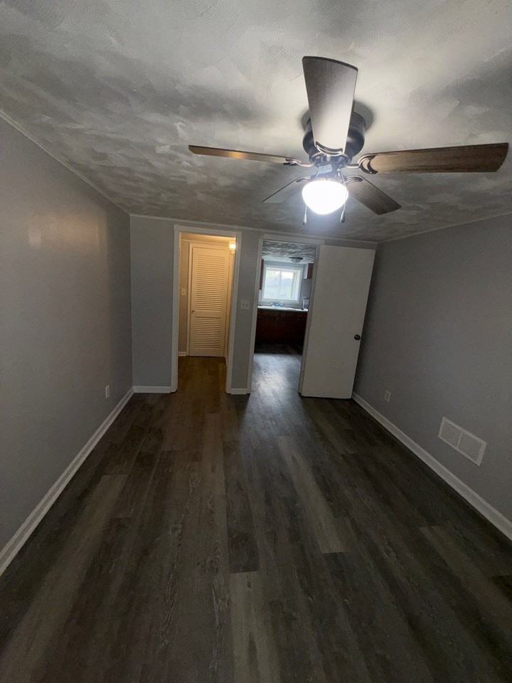 127 Winona Dr #1 - Photo 3 of 8