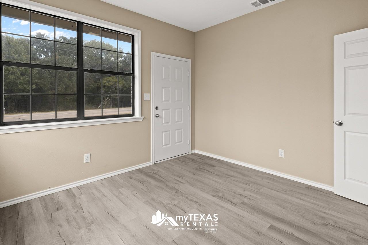 1601 West 16th Street #1 - Photo 6 of 10