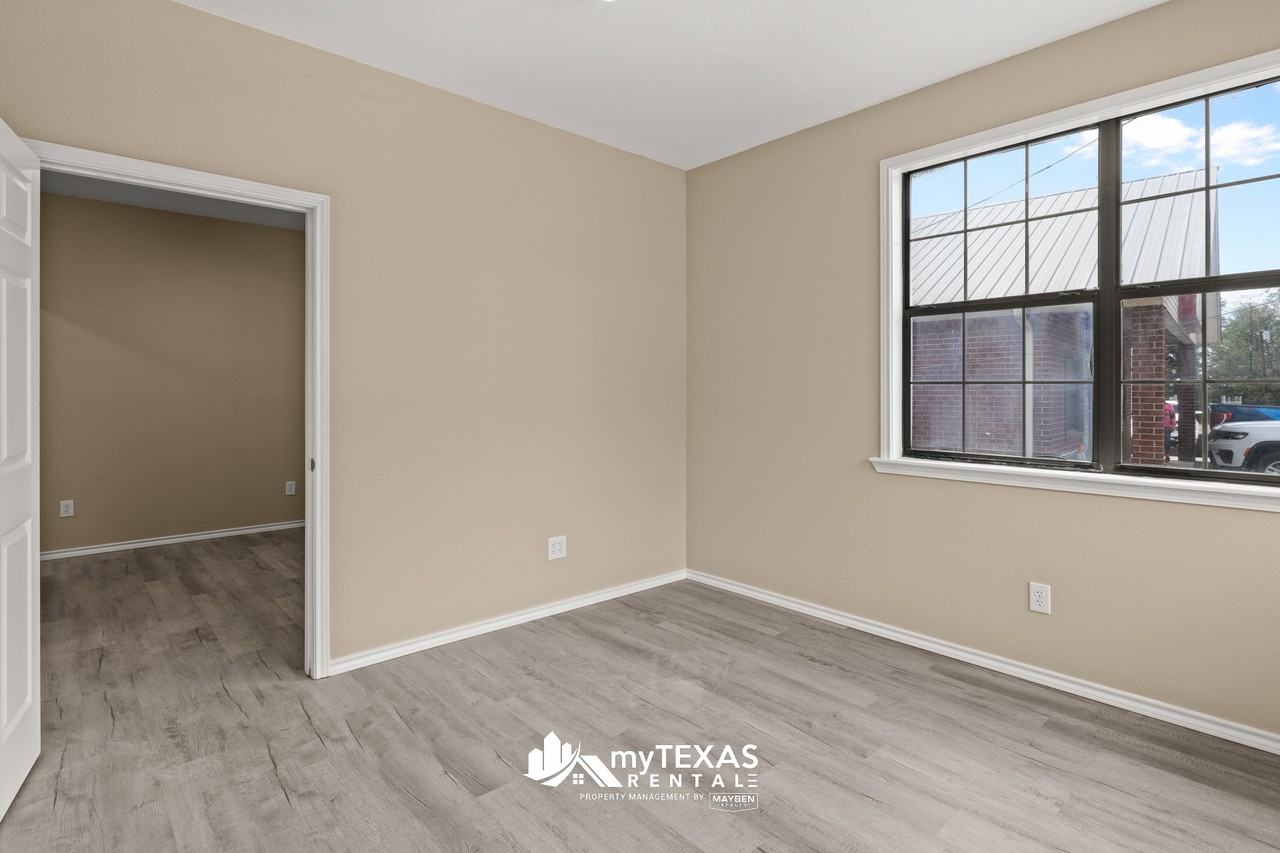 1601 West 16th Street #1 - Photo 7 of 10