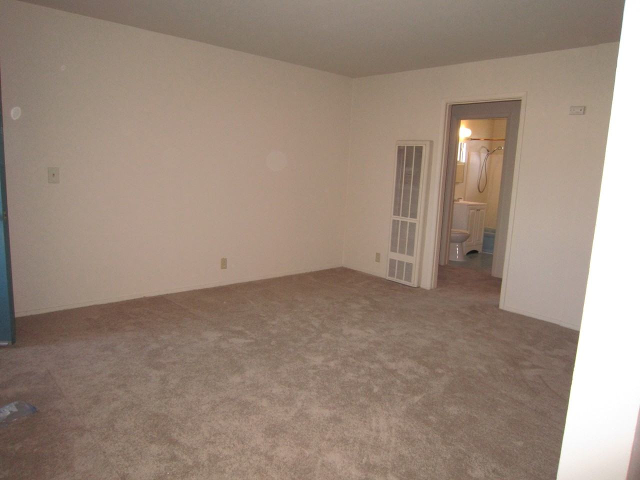 1138 Willow St #10 - Photo 5 of 12