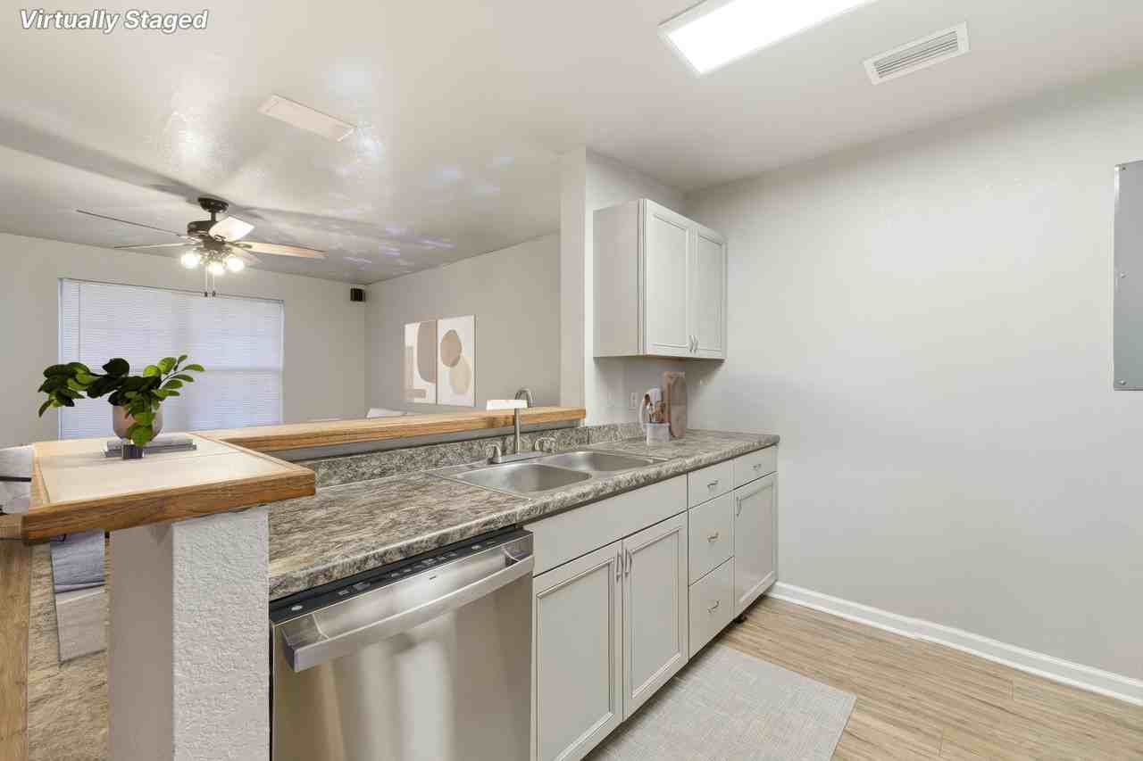 1415 Charlotte Street - Photo 5 of 23