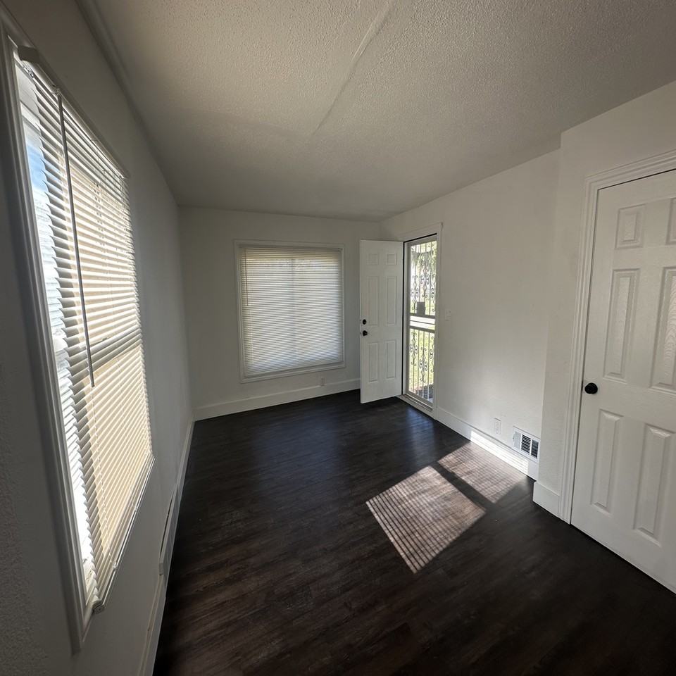 5246 Maryland St #1 - Photo 4 of 10