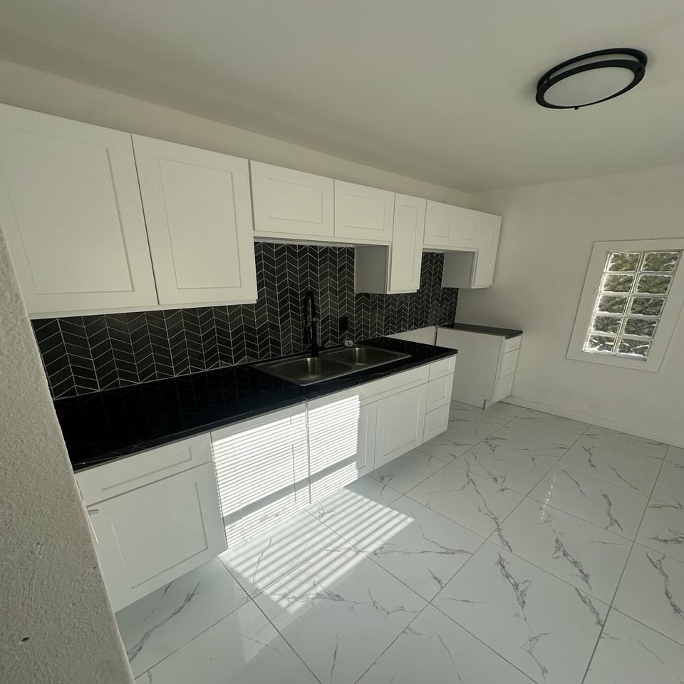 5246 Maryland St #1 - Photo 7 of 10