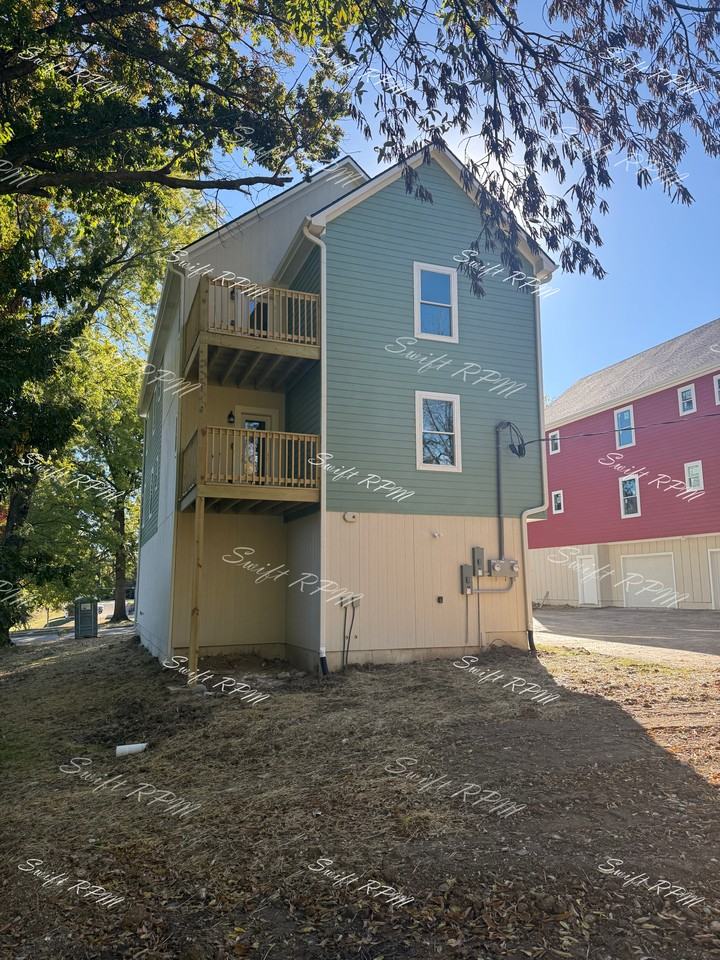 1030 Oakland Ave #1 - Photo 3 of 22