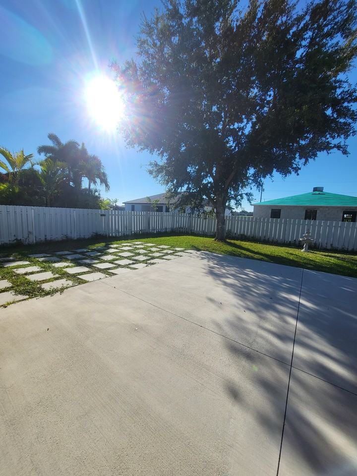 1008 Northwest 12th Terrace #1 - Photo 6 of 35