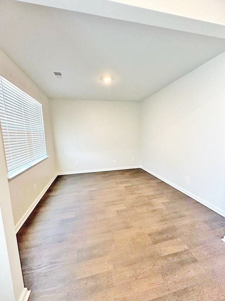 163 Hogan Dr #1 - Photo 2 of 23