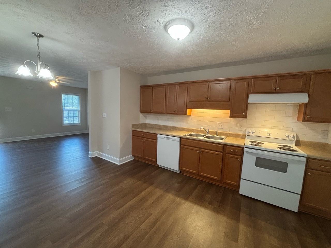 312 E Jenkins St #1 - Photo 3 of 12