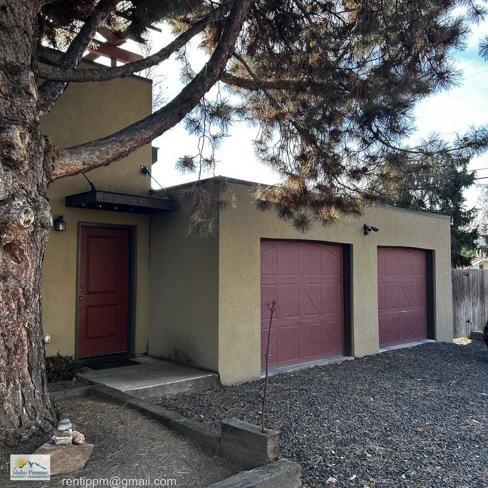 1919 N 31st St #1 - Photo 4 of 34