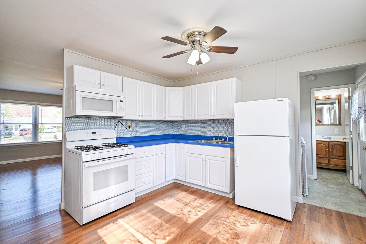 647 Bellaire Ct #1 - Photo 6 of 33