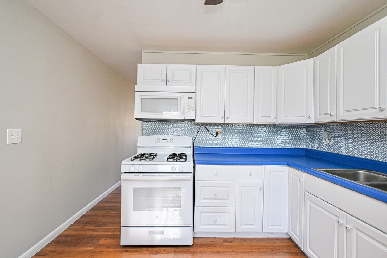 647 Bellaire Ct #1 - Photo 7 of 33