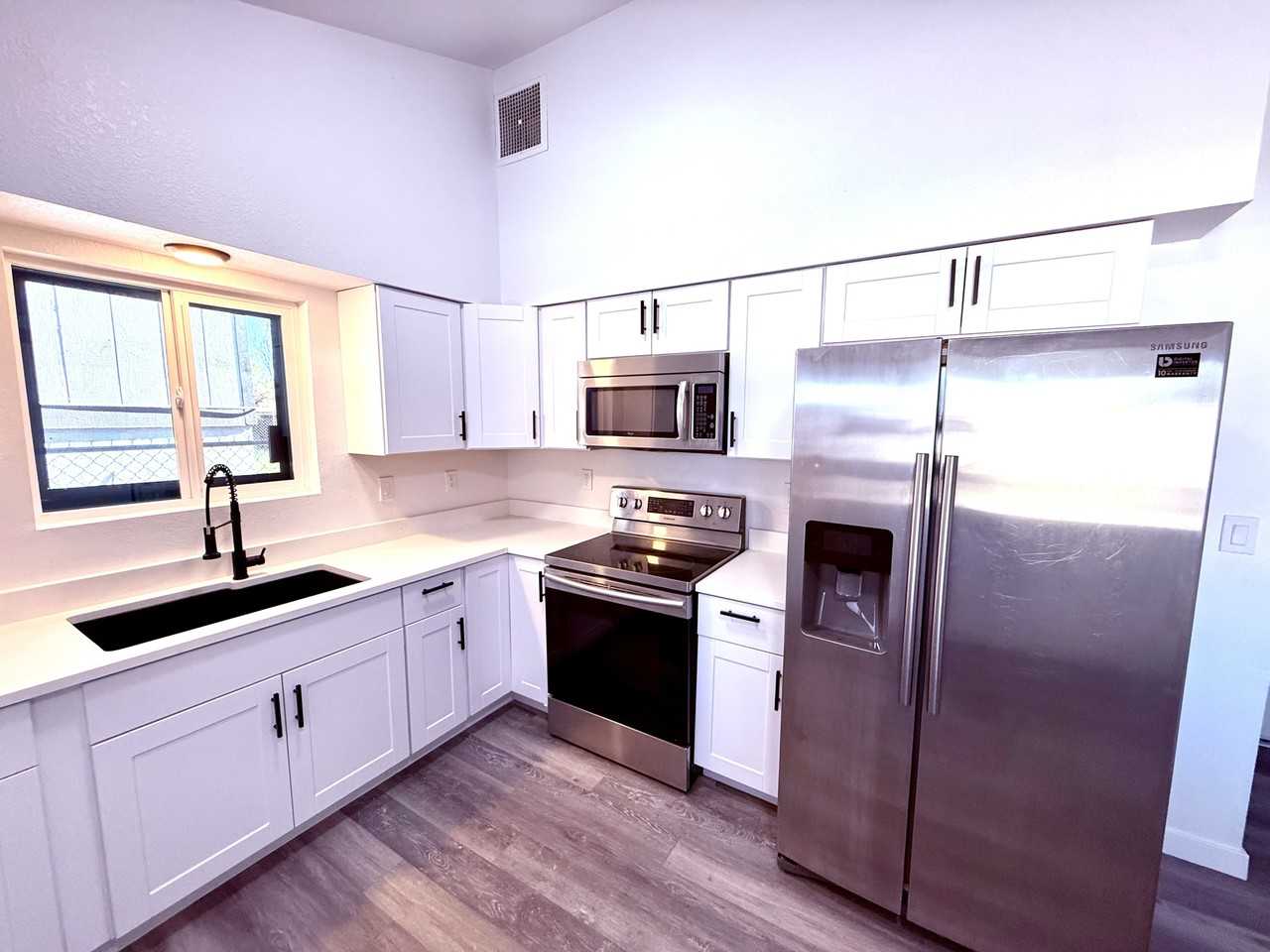 1009 E Chipman Rd #1 - Photo 2 of 29