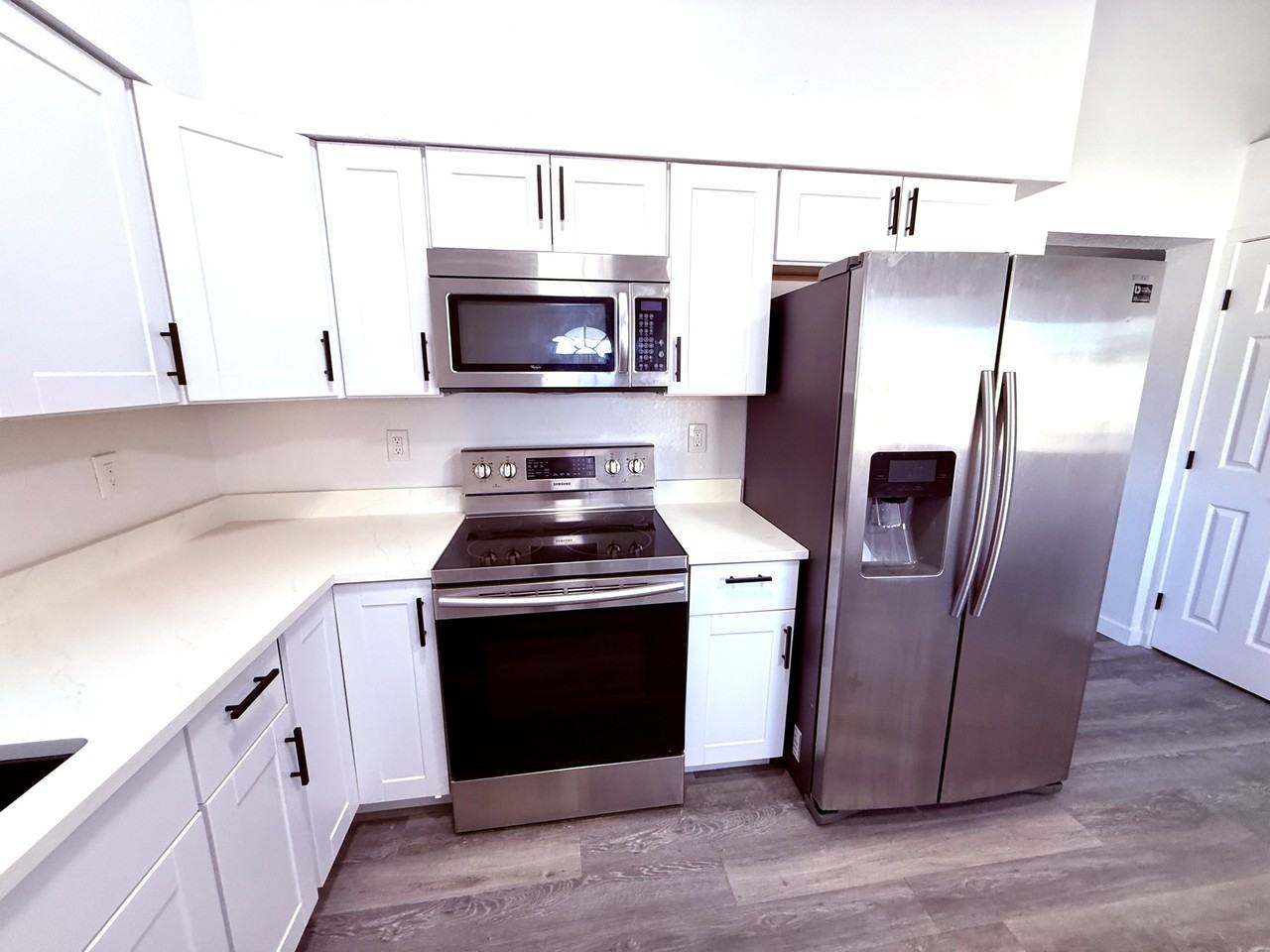 1009 E Chipman Rd #1 - Photo 4 of 29