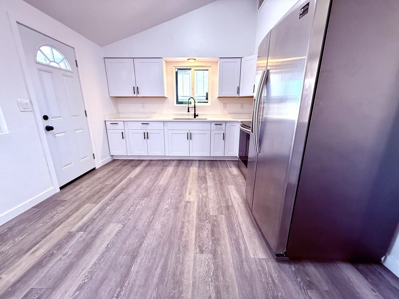 1009 E Chipman Rd #1 - Photo 7 of 29