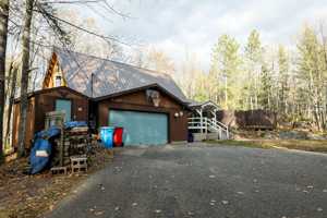 featured image of 10 Perala Court #1