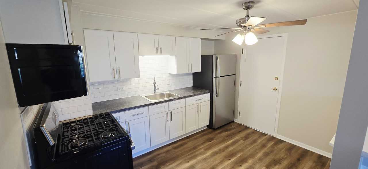 11011 S Lloyd Dr #9 - Photo 2 of 23