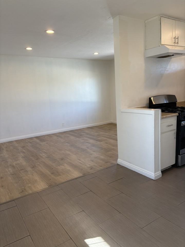 7702 7702 Chapman AvenueUnit 4 #7702-4 - Photo 6 of 50