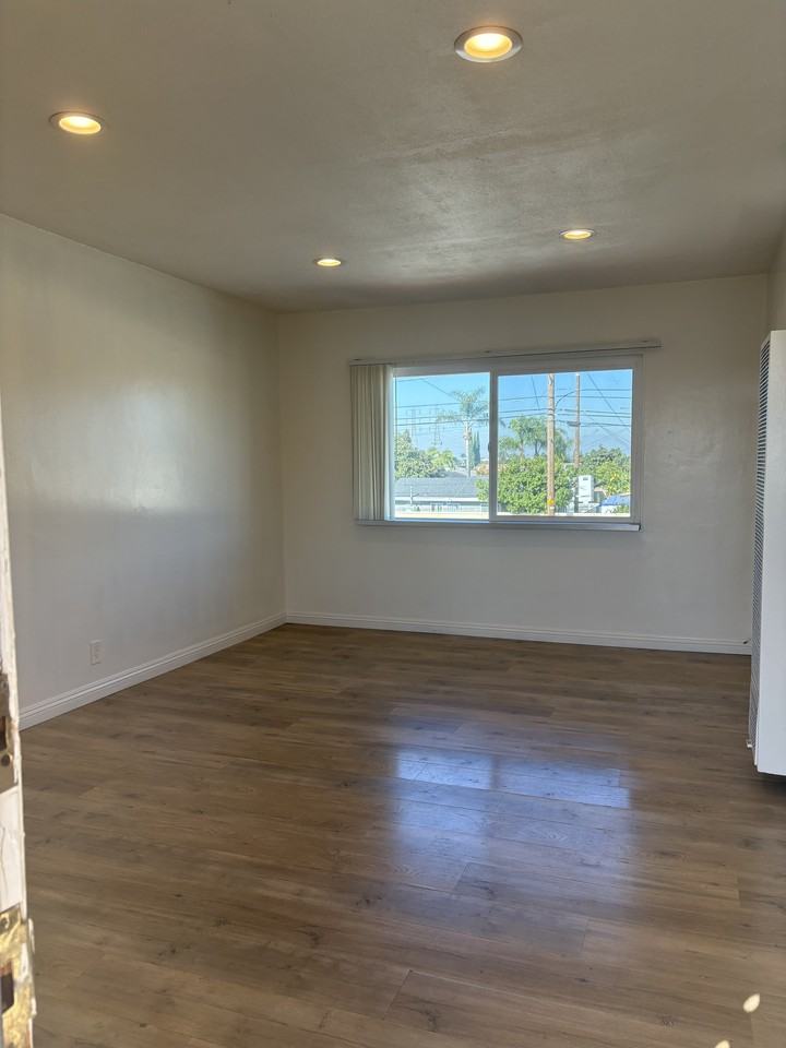 7702 7702 Chapman AvenueUnit 4 #7702-4 - Photo 7 of 50