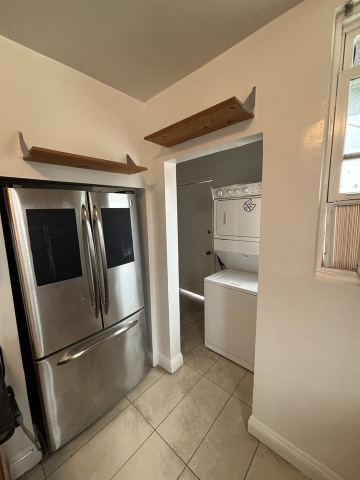 1112 Masselin Avenue #1112 - Photo 5 of 17