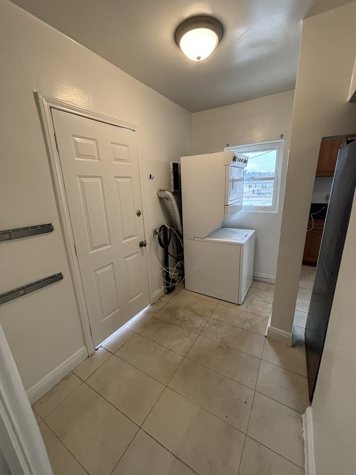 1112 Masselin Avenue #1112 - Photo 7 of 17