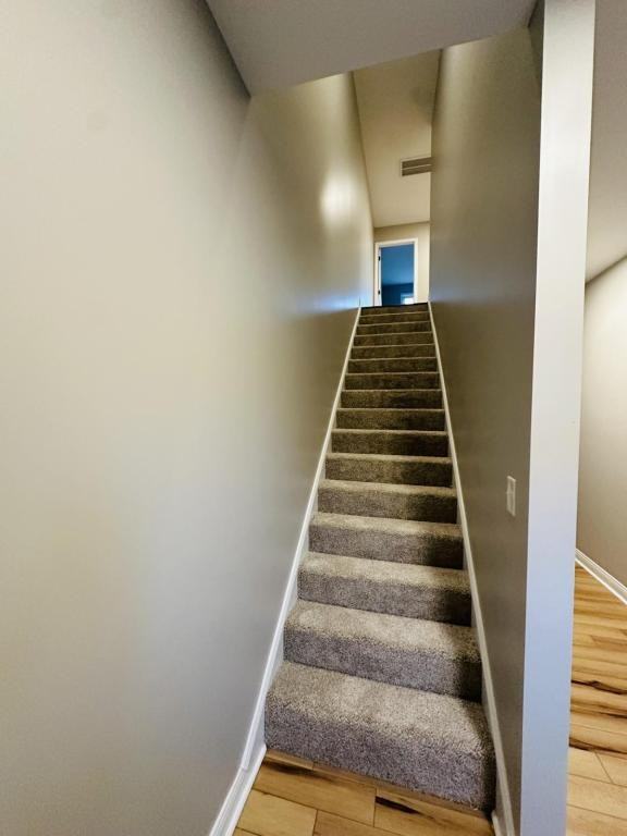 106 Lyons Avenue - Photo 7 of 50