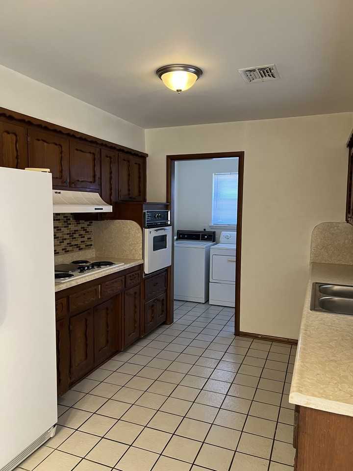 1513 Parkwoods Ter #1 - Photo 2 of 14