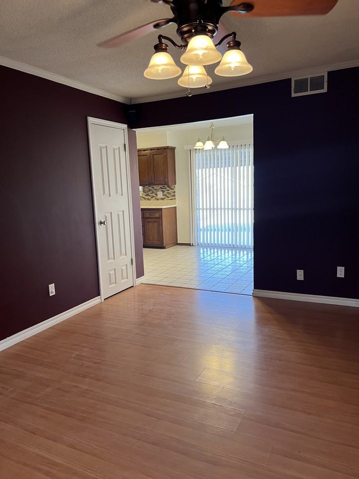 1513 Parkwoods Ter #1 - Photo 4 of 14