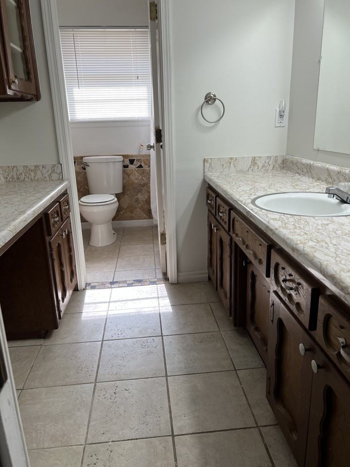 1513 Parkwoods Ter #1 - Photo 6 of 14