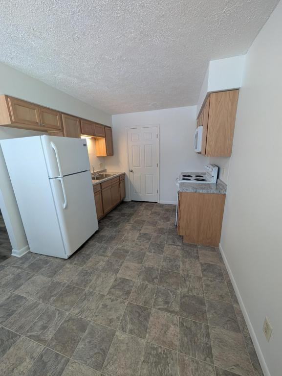 9015 Midway Drive - Photo 4 of 17