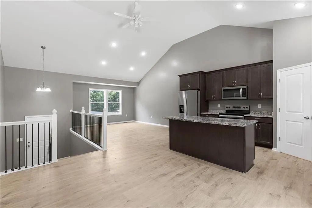 135 Cedar Ct #1 - Photo 4 of 28