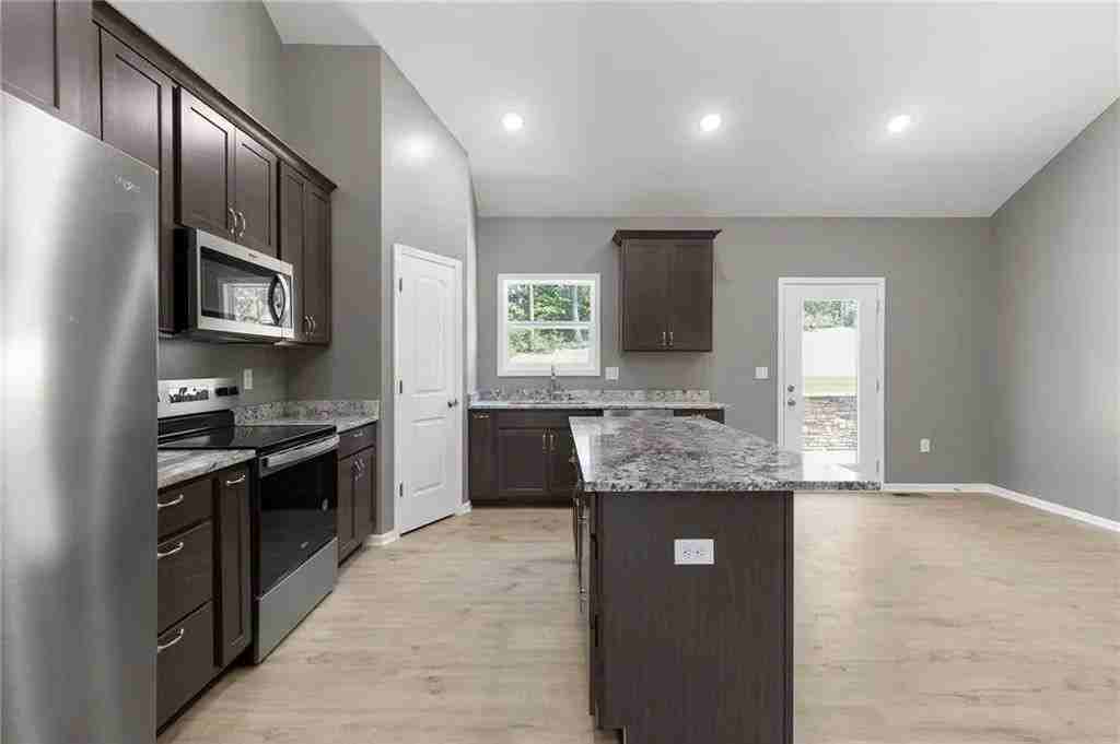 135 Cedar Ct #1 - Photo 5 of 28