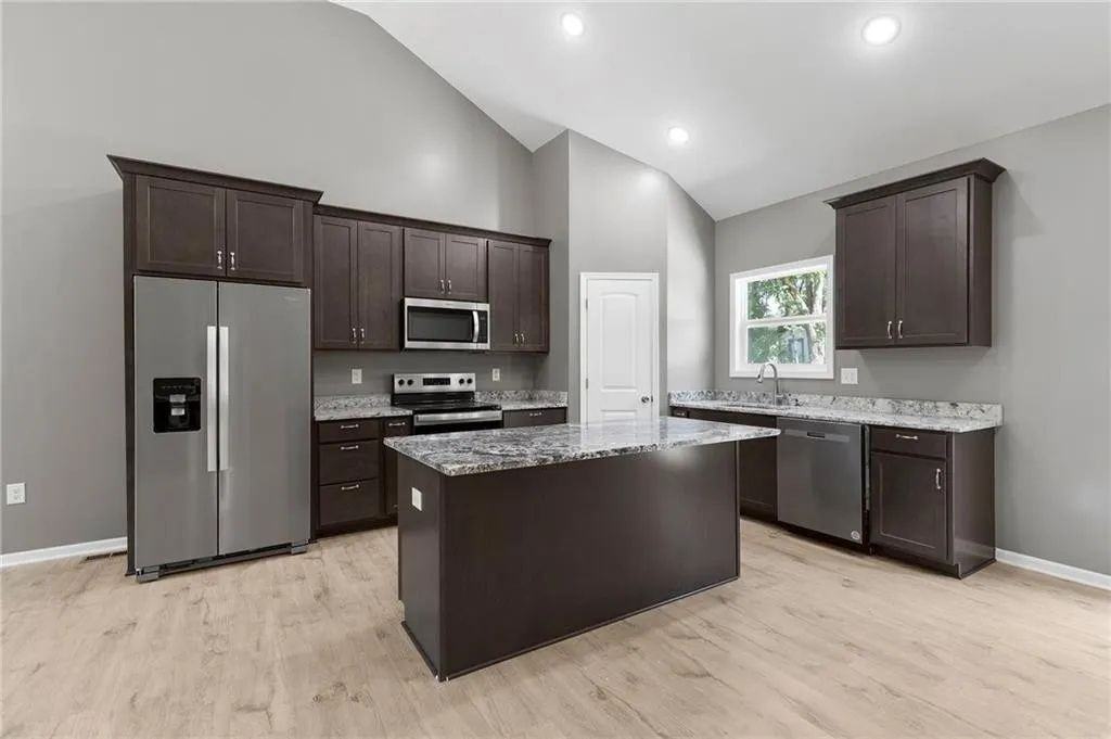 135 Cedar Ct #1 - Photo 7 of 28