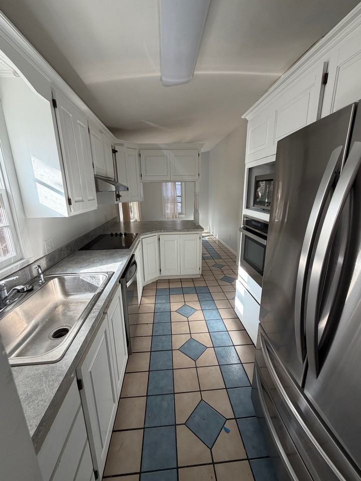 618 Christopher St #1 - Photo 3 of 26