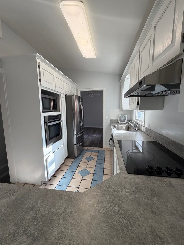 618 Christopher St #1 - Photo 4 of 26