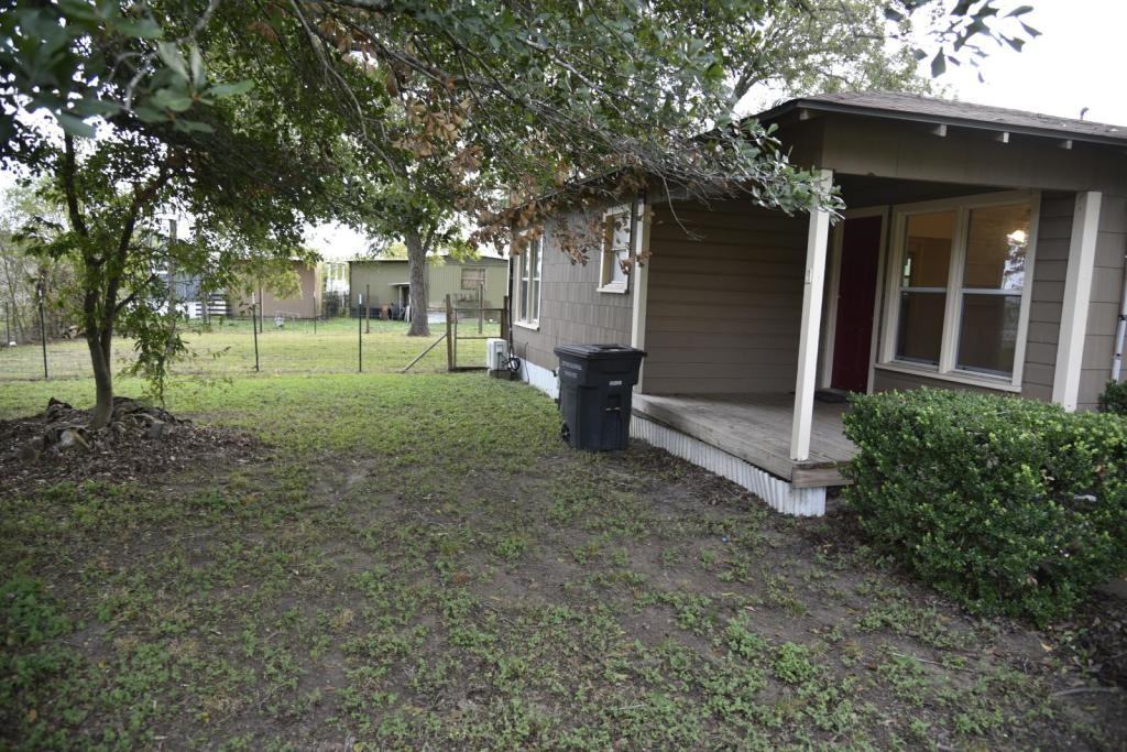 302 South Oneal Street - Photo 2 of 19