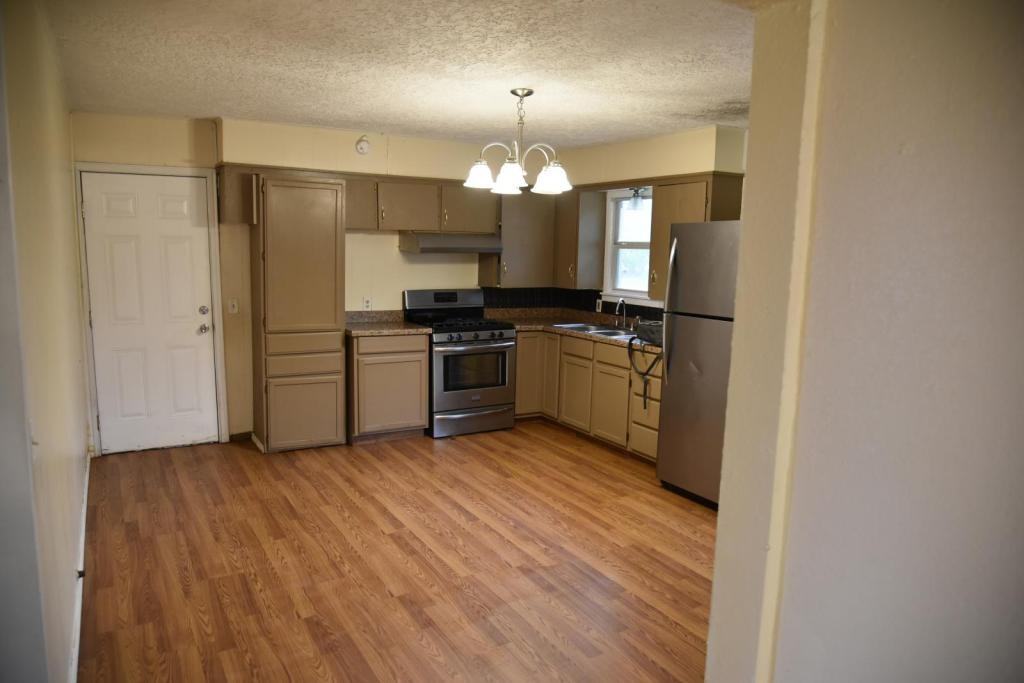 302 South Oneal Street - Photo 4 of 19