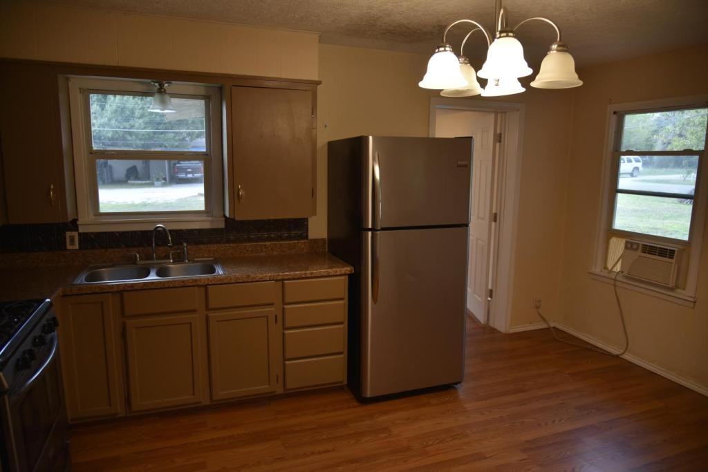 302 South Oneal Street - Photo 5 of 19