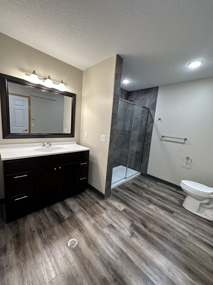 202 3rd Avenue Southwest #4 - Photo 3 of 7