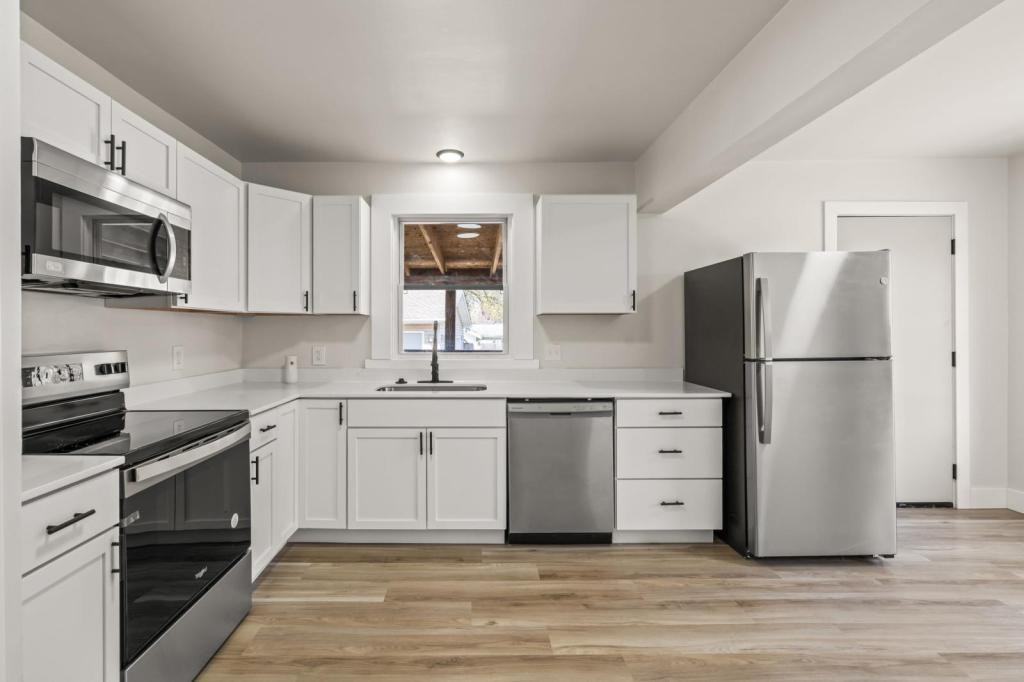 East Dorothy Lane - Photo 3 of 13