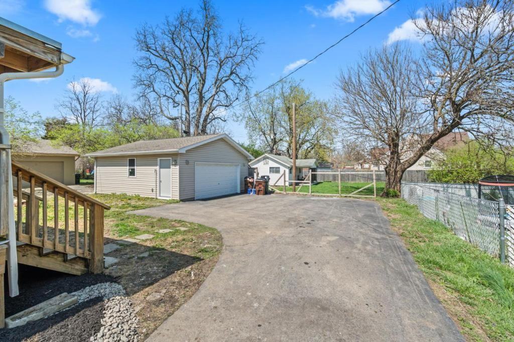 East Dorothy Lane - Photo 7 of 13