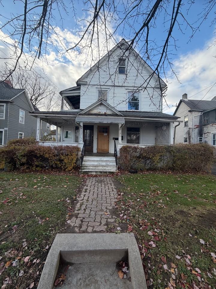 16 Jefferson Avenue #2L